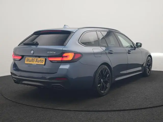 BMW 5-serie Touring 530e M Sport PHEV 293pk Dealer O.H. | Active Steering | Trekhaak Af Fabriek | Pa...