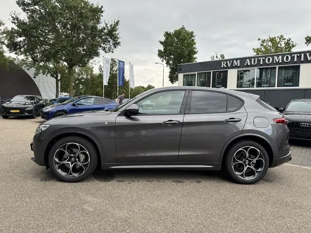 Alfa Romeo Stelvio 2.2 JTD AWD Veloce Automaat | VAN: € 34.900- VOOR: € 32.877,- UW HERFSTVOORDEEL:...