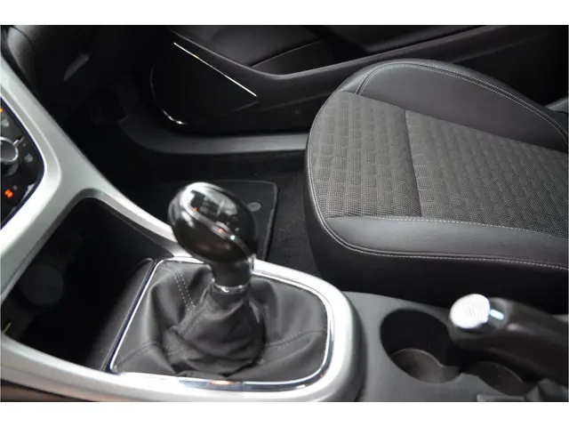 Opel Astra GTC 1.4 Turbo Design Edition Trekhaak (max 1.350kg), 20" Alu