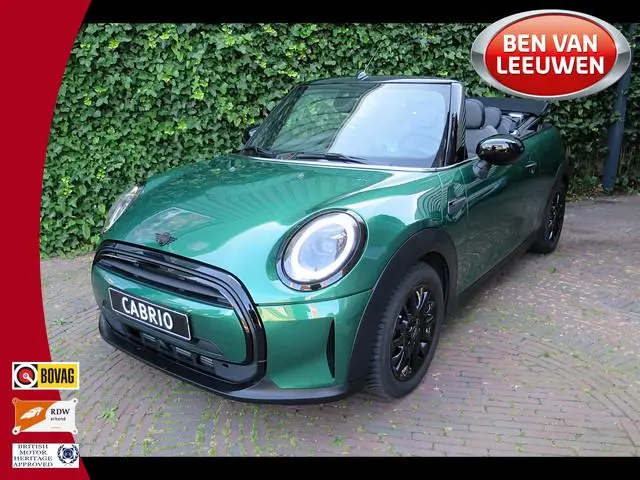 MINI Cabrio 1.5 Cooper Classic F57 LCI2 aut met Navi, A.cam, Head-up, Apple CP, DAB en 16"