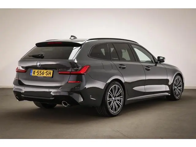BMW 3-serie Touring 330i M-Sport High Executive | PANORAMADAK | HEAD UP | TREKHAAK | 18"