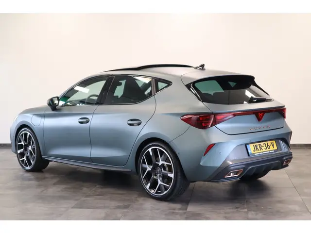 CUPRA Leon 1.5 TSI e-Hybrid VZ Extreme Panoramadak Kuipstoelen Sennheiser 24 maanden garantie mogelijk (*vraag naar de voorwaarden)