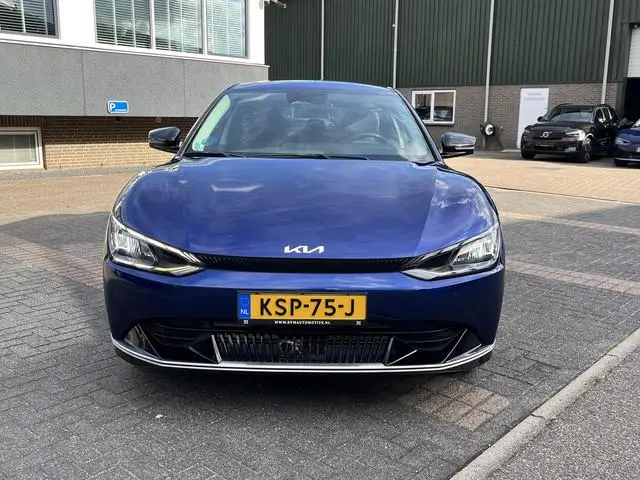 Kia EV6 Light 77.4 kWh VAN: 38.900,- VOOR: 34.877,- UW HERFSTVOORDEEl: 4.023,- EURO SOH 100% | 3.000...