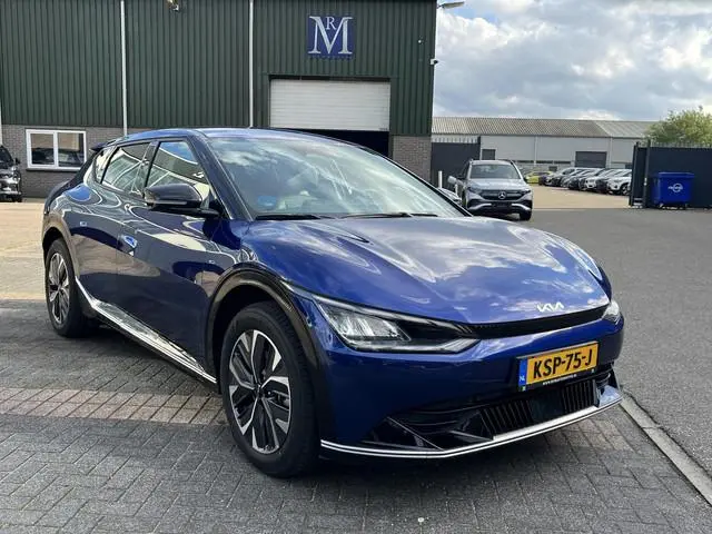 Kia EV6 Light 77.4 kWh VAN: 38.900,- VOOR: 34.877,- UW HERFSTVOORDEEl: 4.023,- EURO SOH 100% | 3.000...