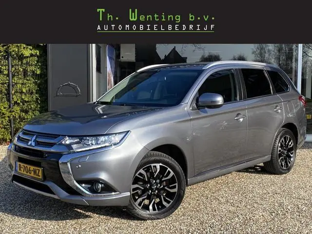 Mitsubishi Outlander 2.0 PHEV Executive Edition | Stoelverwarming | Achteruitrijcamera | Keyless Ent...