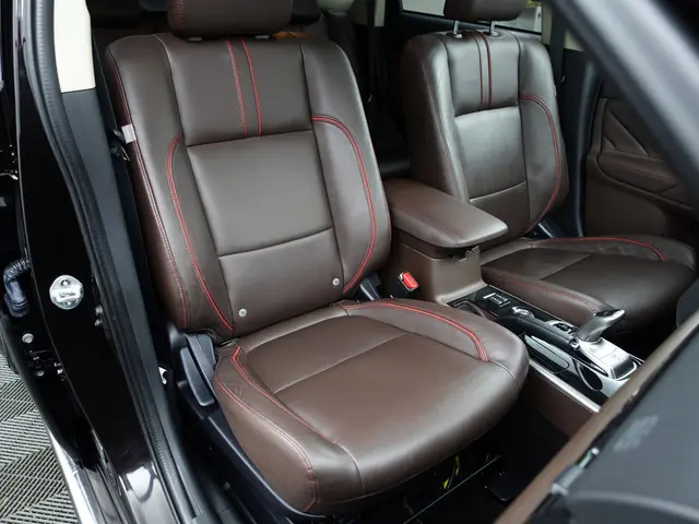Mitsubishi Outlander 2.0 PHEV Instyle+ Aut- Schuifdak, Design Leder Interieur, 360 Camera, Stuur/Sto...