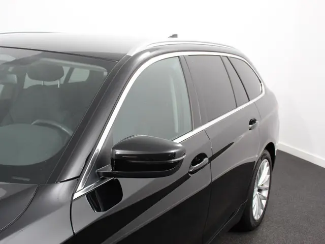 BMW 5-serie Touring 530e Business PHEV AUTOMAAT | Adaptive cruise control | LED | Leder | Navigatie...