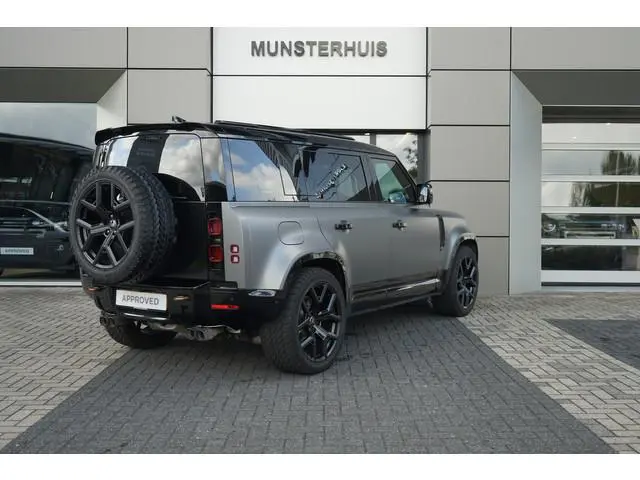 Land Rover Defender 110 2.0 P300e 110 S | Fiscale waarde €88.000 | Munsterhuis Edition | Koelvak | E...