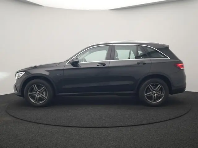 Mercedes-Benz GLC-klasse 300e 4MATIC PHEV 313pk Dealer O.H | Panodak | Sportstoelen Verwarmd | Sfeer...