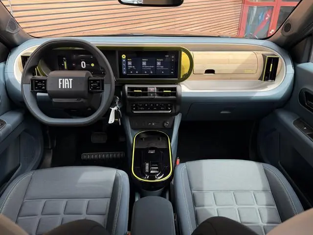 Fiat Grande Panda La Prima 11 kW 44 kWh Pack Winter / Camera / Navigatie
