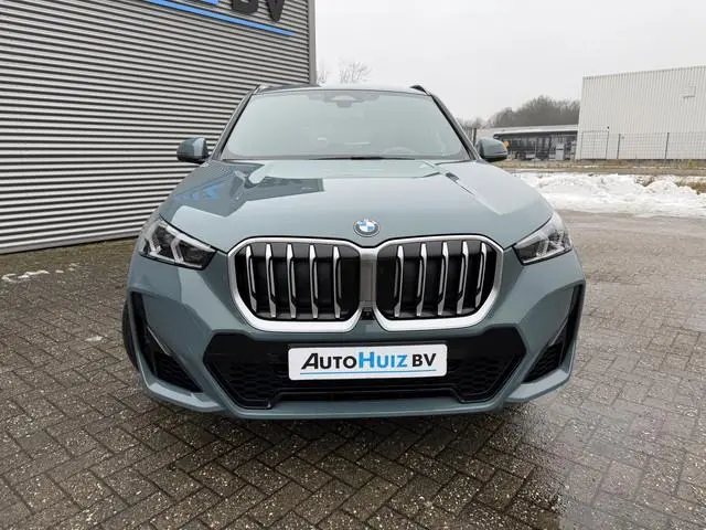 BMW X1 xDrive23i M Sport Panoramadak Trekhaak Head-Up Display Leder ACC Stoelverwarming Harman-Kardo...