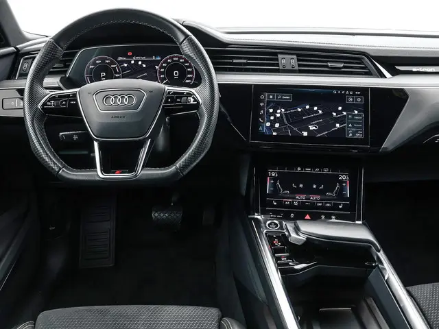 Audi e-tron 55 408pk Quattro S edition 95 kWh · SOH 95% · 360 Camera · B&O Audio · Luchtvering · App...