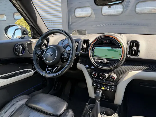 Mini Mini Countryman 1.5 Cooper S E ALL4 Chili | Panoramadak | Camera | Head-Up Display | Harmon Kar...