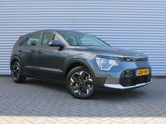 Kia Niro EV Light Edition 64.8 kWh | Camera | Cruise adapt. | Clima | 17" LM | Navi | Keyless | All...