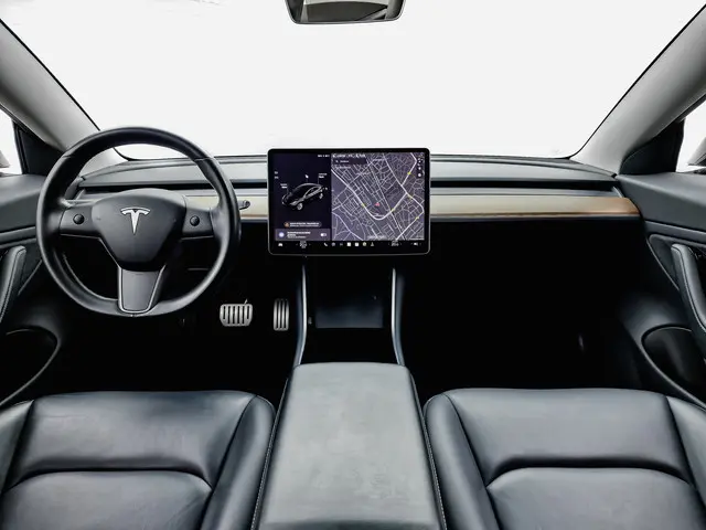 Tesla Model 3 Performance S Dual Motor Aut- SOH 91%, Panoramadak, Autopilot, Comfort Leder, Carbon P...