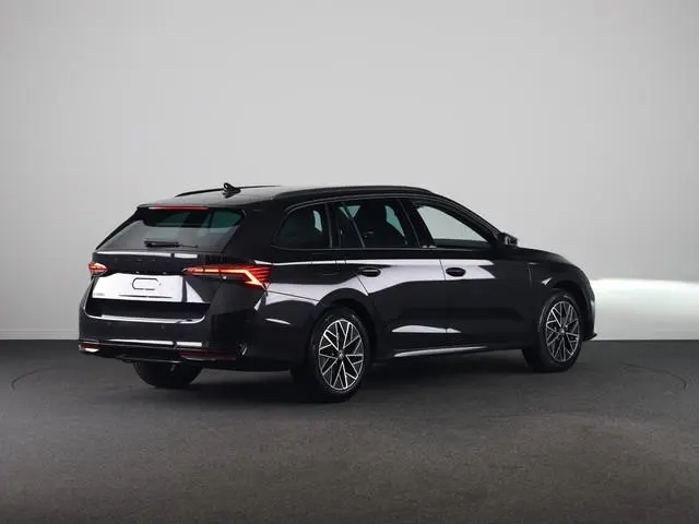 Skoda Octavia Combi Sportline Business m-HEV 1.5 TSI 150 pk DSG-7 | Navigatie pakket | Trekhaak wegk...