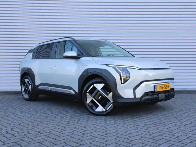 Kia EV3 Plus 81.4 kWh | Stuur-/stoelverwarming | Camera | 19" LM | Cruise adapt. | Dodehoek detectie...