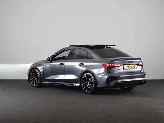 Audi RS 3 Limousine 2.5 TFSI quattro 400pk | Panoramadak | Verlengde garantie | 3-spaaks sport afgev...