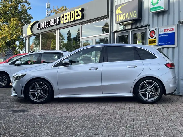 Mercedes-Benz B-klasse 180 Business Solution AMG | NW STAAT | FULL LED | CAMERA | ELEKT KOFFER |