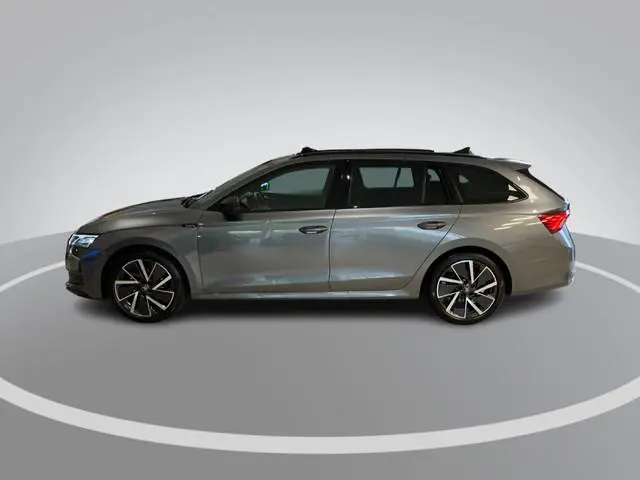 Skoda Octavia Combi 1.5TSI/150PK MHEV Sportline DSG · Panoramadak · Navigatie · 360°Camera + Parkeer...