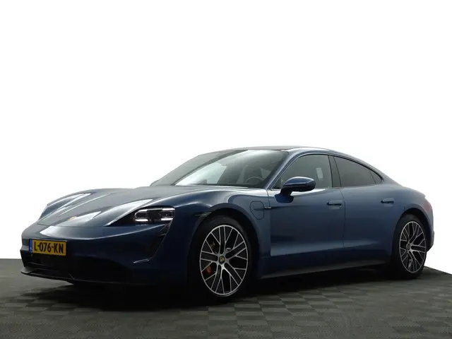 Porsche Taycan Performance 84 kWh- Bijrijdersdisplay, Panoramadak, Sport Chrono Pakket, Apple Carpla...