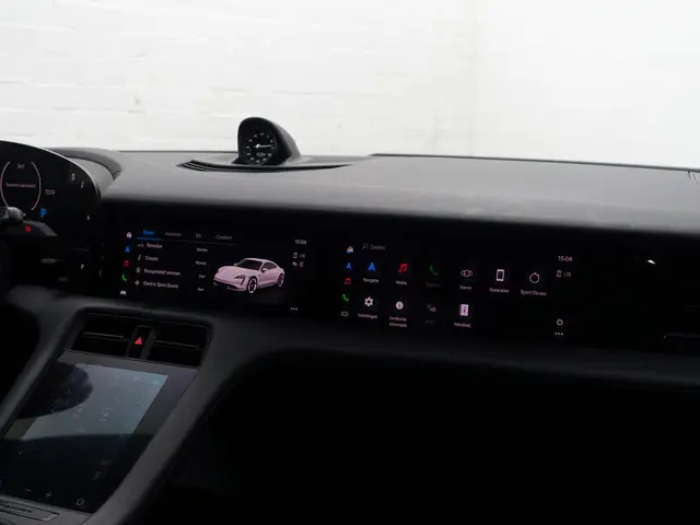 Porsche Taycan Performance 84 kWh- Bijrijdersdisplay, Panoramadak, Sport Chrono Pakket, Apple Carpla...