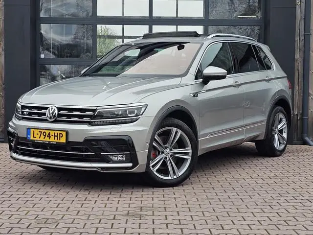 Volkswagen Tiguan 2.0 TSI 4MOTION 220PK R-Line | Pano | HUD | Dynaudio | Leder | Stoelverwarming | 3...