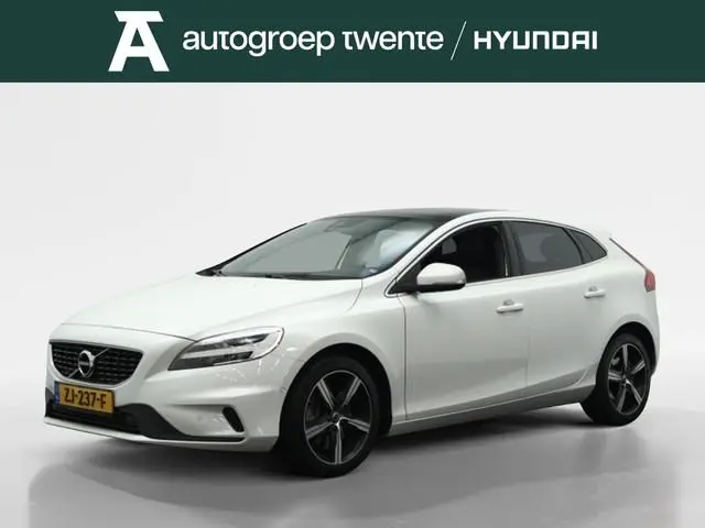 Volvo V40 1.5 T3 Polar+ Sport | Trekhaak | Panoramadak | Navigatie | Camera