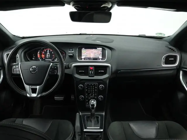 Volvo V40 1.5 T3 Polar+ Sport | Trekhaak | Panoramadak | Navigatie | Camera