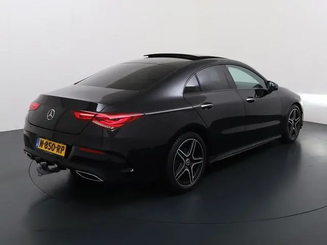Mercedes-Benz CLA-klasse 180 AMG line | Pano Trekhaak Memory Sound Multibeam Keyless
