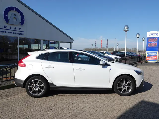 Volvo V40 Cross Country 1.6 T4 180PK Ocean Race PANO | VOL LEER | HK-AUDIO | DEALER ONDERH.