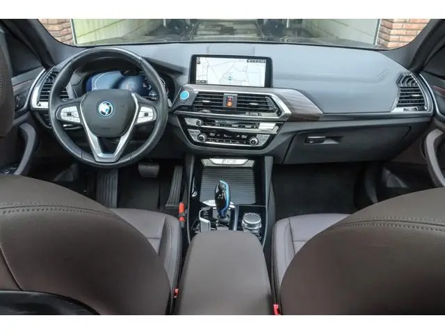 BMW iX3 80 kWh | SOH 99% | Panoramadak | Trekhaak | Leder | Camera