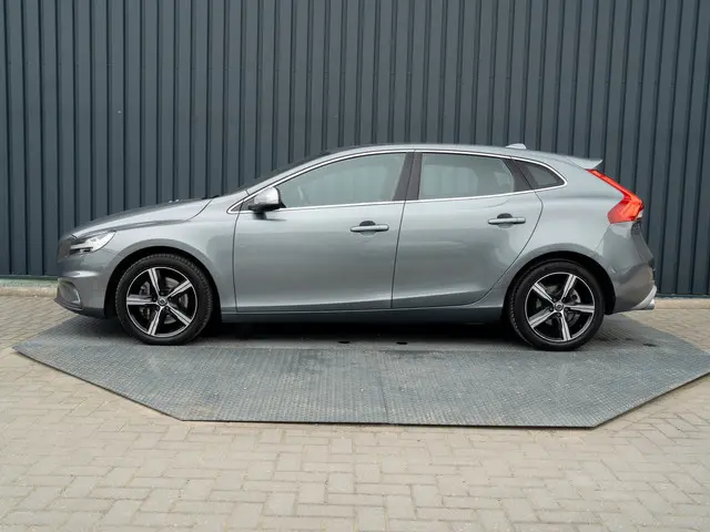 Volvo V40 1.5 T3 R-Design | Stoelverwarming | Prijs Rijklaar!!