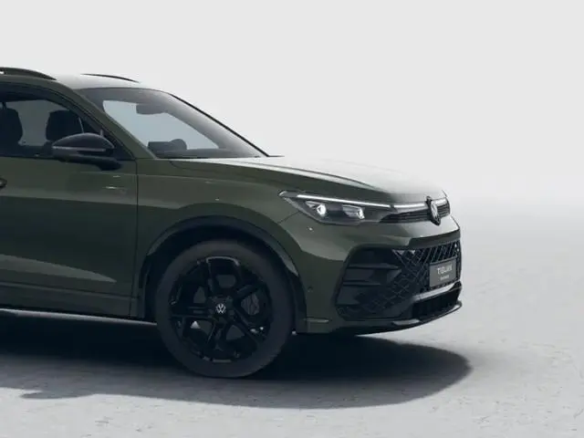 Volkswagen Tiguan R-Line Edition 1.5 eHybrid 204 PK 6 versn. DSG · Black Style Pakket · Panoramaschu...