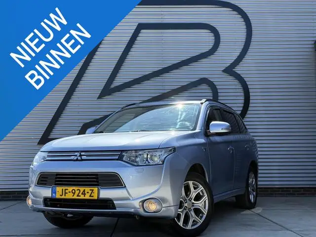 Mitsubishi Outlander 2.0 PHEV Executive Edition 1e Eigenaar|Camera|Cruise|Trekhaak|Navi|Lm velgen|El...