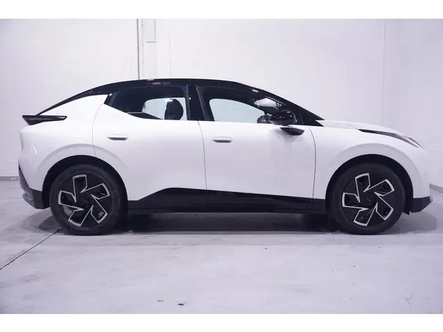 Lynk & Co 02