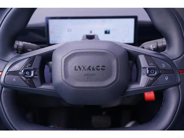 Lynk & Co 02