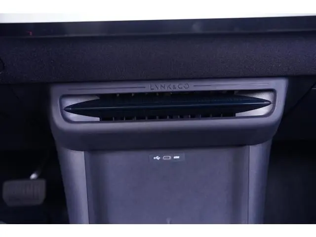 Lynk & Co 02