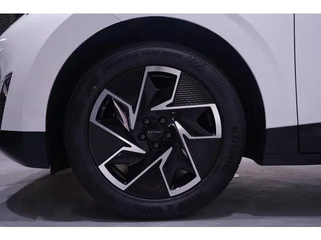 Lynk & Co 02
