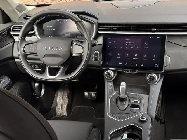 Lynk & Co 01