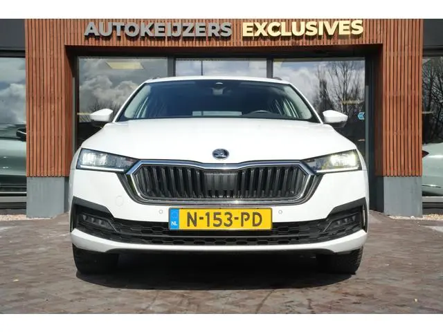 Skoda Octavia Combi 1.4 TSI iV PHEV Business Edition Adaptieve Cruise Virtual Dash Navi Trekhaak
