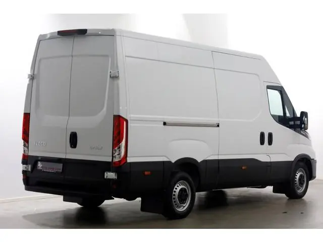 Iveco Daily 35S21 3.0 210pk L2H2 HiMatic Automaat Navi/Camera Trekgewicht 3500kg 10-2023
