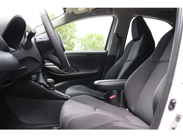 Toyota Yaris 1.5 Hybrid 115 Dynamic , Comfort Pack , Nieuw en Direct leverbaar met €2.000 inruilvoor...