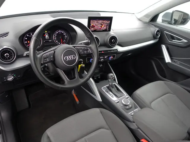 Audi Q2 35 TFSI S Competition Aut- Two Tone, Xenon Led, Park Assist, Stoelverwarming, Navi, Clima, C...