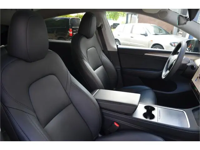 Tesla Model Y RWD 58 kWh 20" Alu, LFP accu, AutoPilot3.0 Ryzen