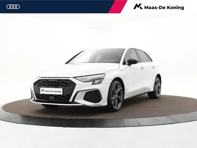 Audi A3 Sportback 45 TFSIe 245pk S-tronic S edition Competition · Apple/Android Car Play · Adaptive...