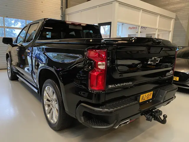 Chevrolet CHEVROLET SILVERADO High Country 6.2 V8 420 PK Schuif kanteldak, Navigatie, Laadbak cover,...