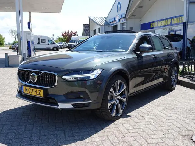 Volvo V90