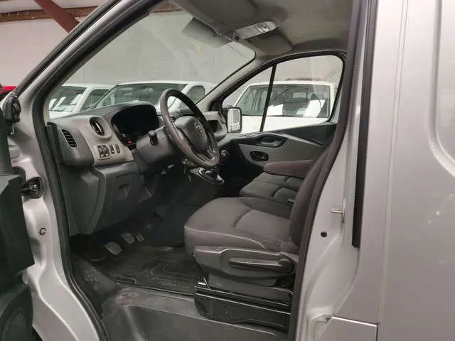 Nissan NV300