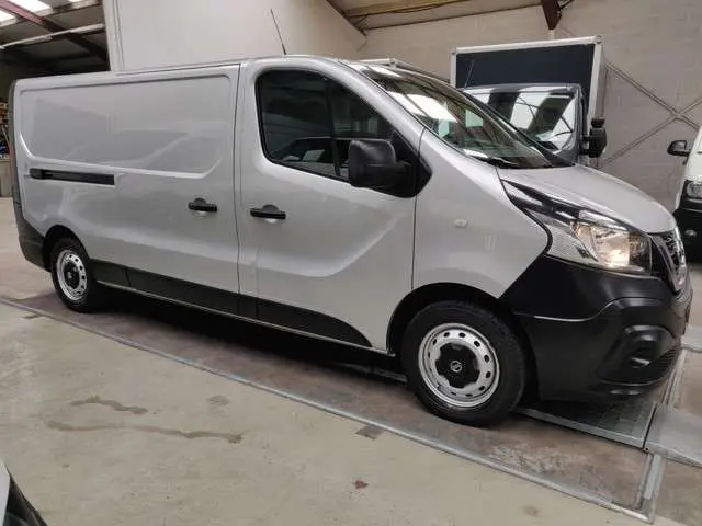 Nissan NV300
